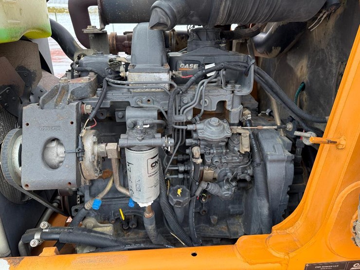 2011-case-570m-xt-image-45