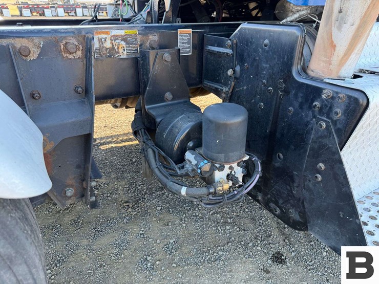 2015-kenworth-t800-image-35