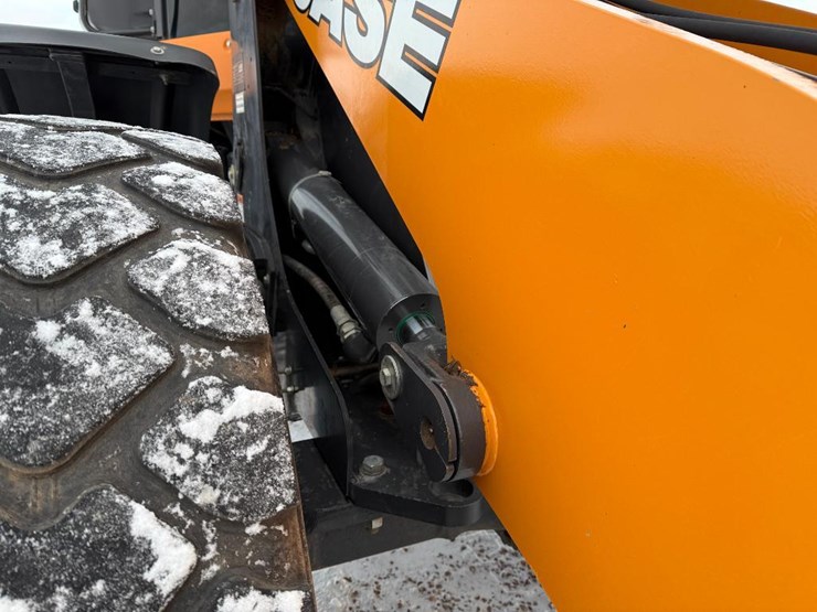 2023-case-621g-xr-image-36