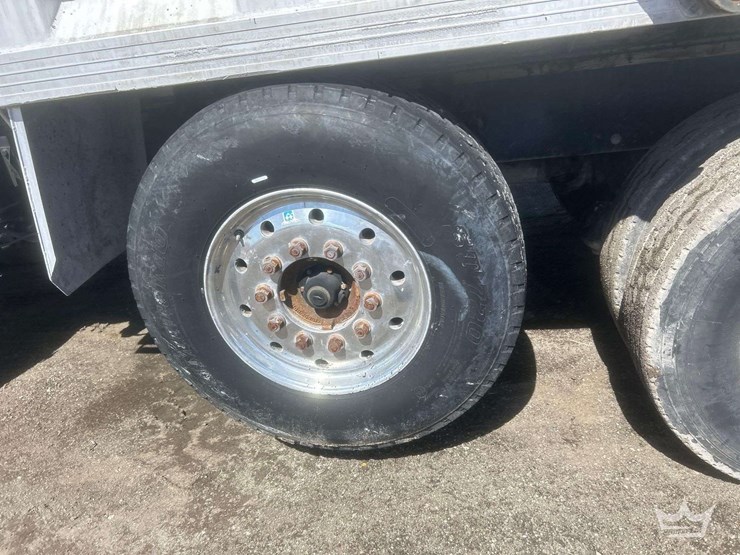 2005-peterbilt-357-image-18