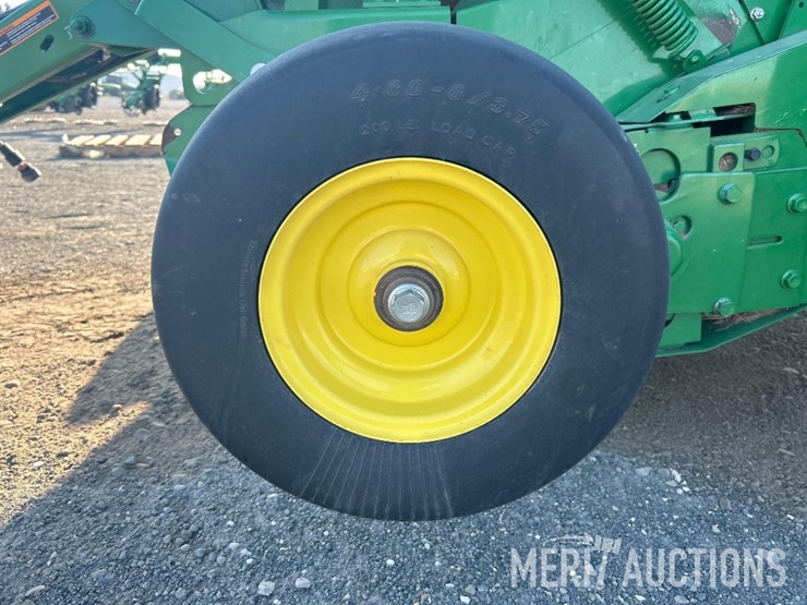 john-deere-561m-image-13