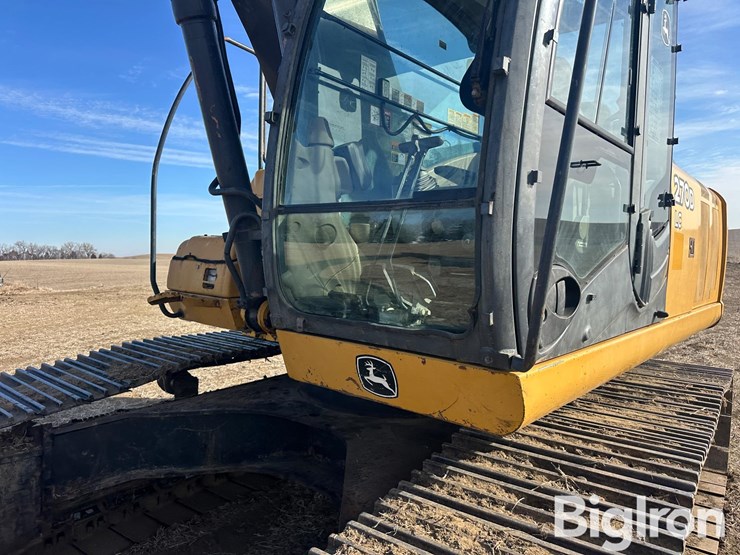 2006-deere-270d-lc-image-14