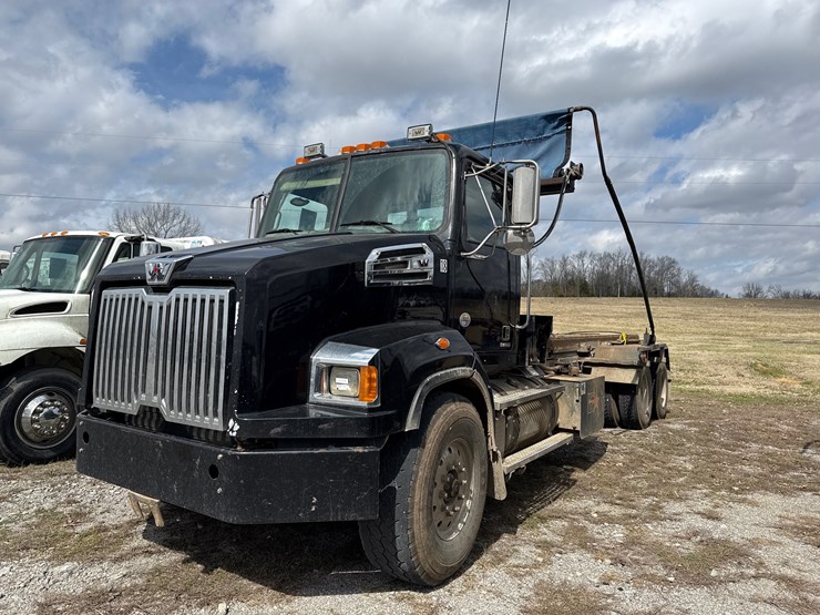 2018-western-star-4700sb-image-2