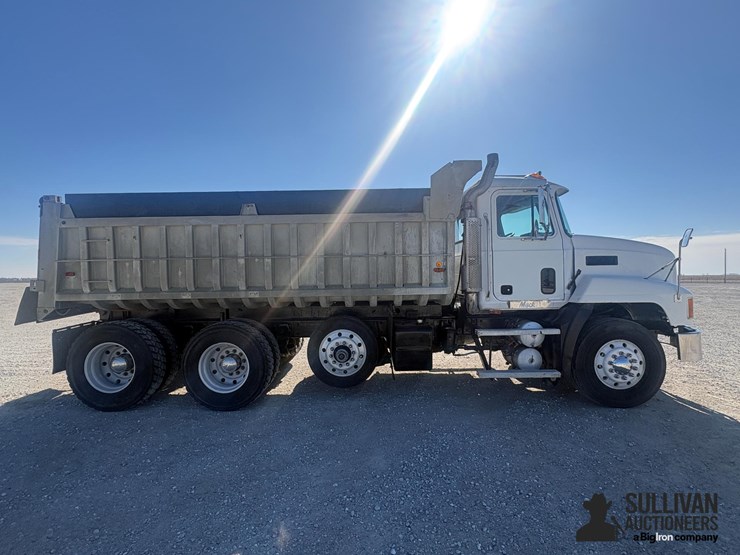 1990-mack-ch613-image-4