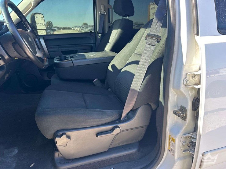 2014-chevrolet-silverado-2500hd-image-13