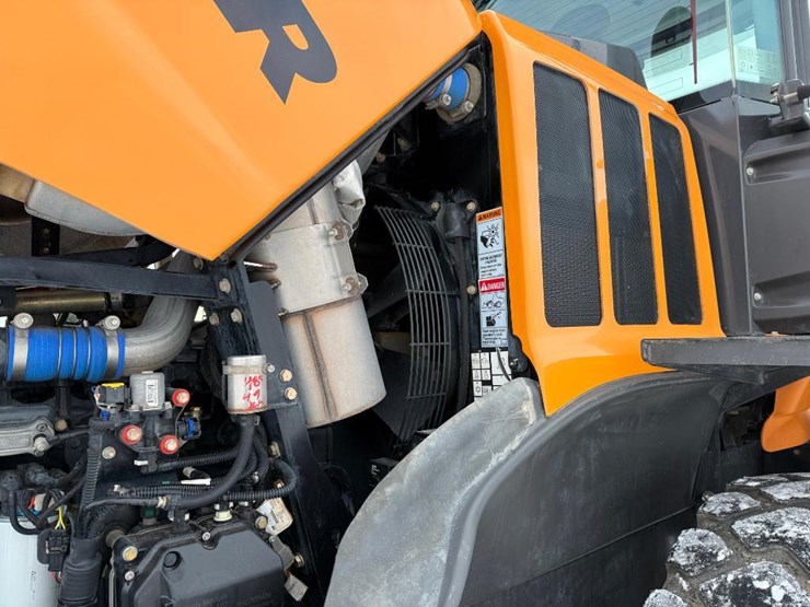 2023-case-621g-xr-image-57