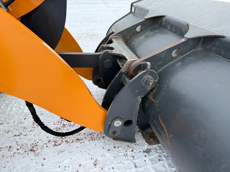 2023-case-621g-xr-image-34