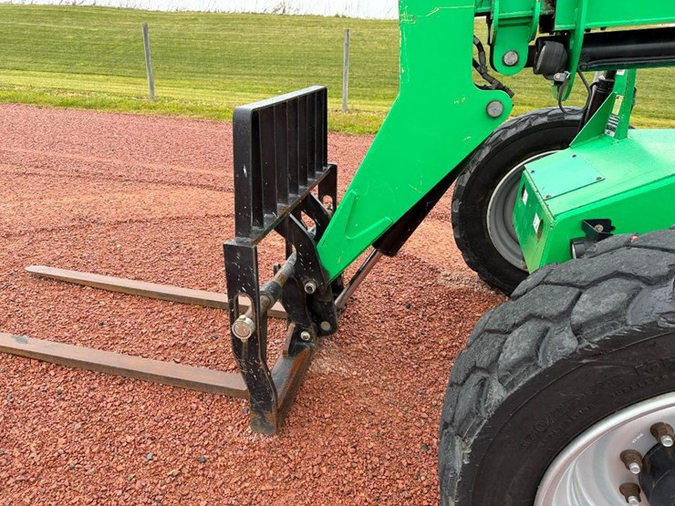 2015-sky-trak-6036-image-24