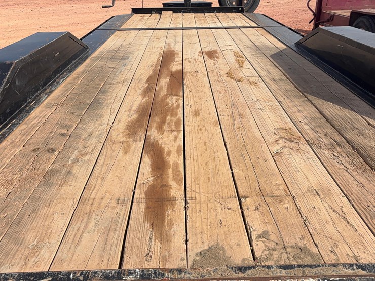 2018-titan-trailer-image-7