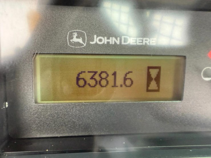 2018-deere-318g-image-34