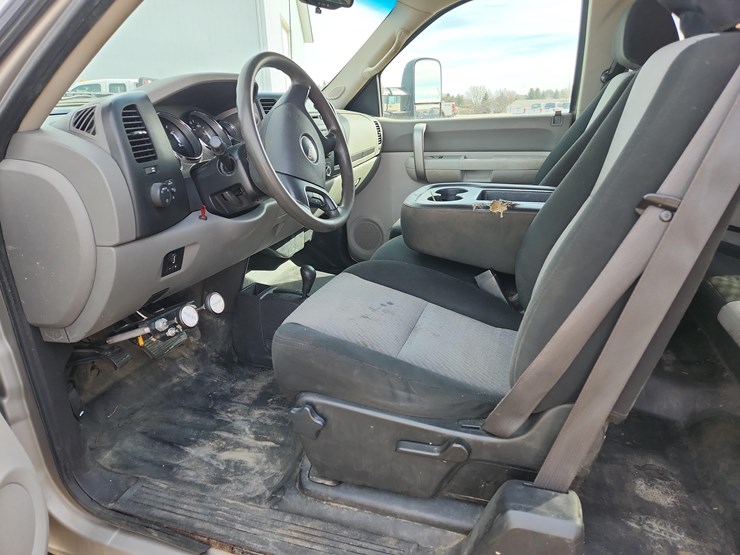 2009-gmc-3500-image-22