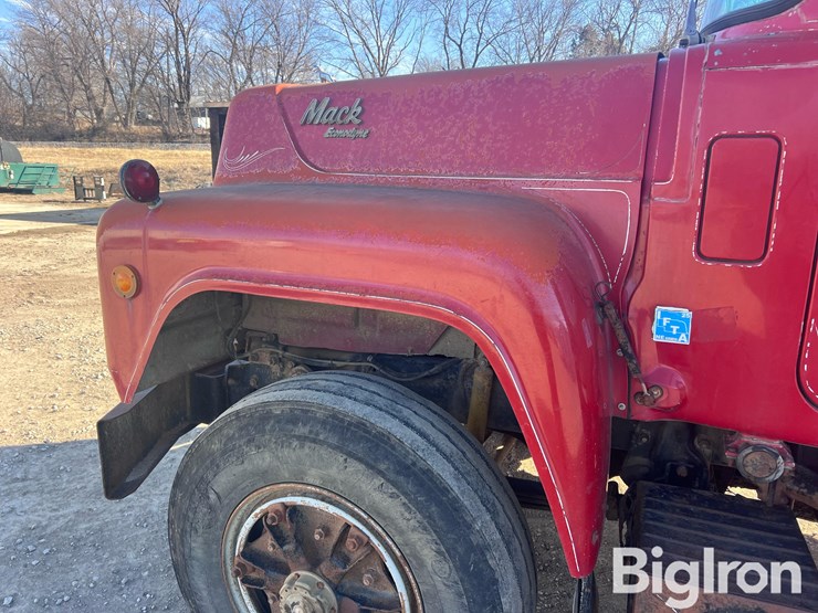 1989-mack-rd690s-image-18