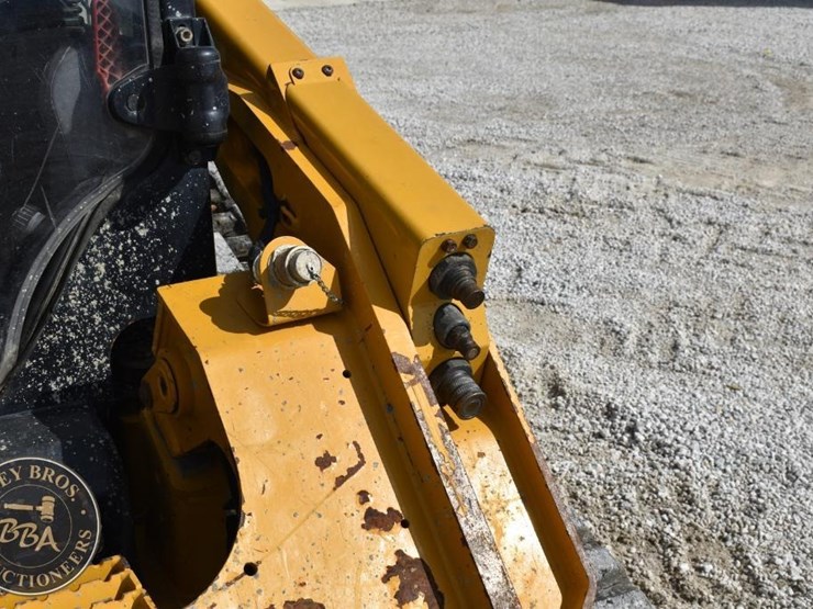 2020-caterpillar-299d3-image-28