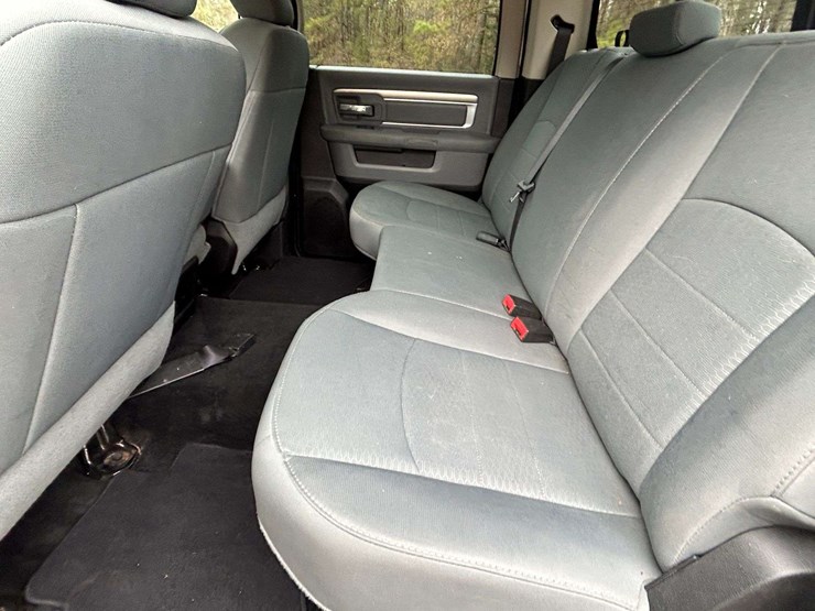 2016-ram-1500-slt-image-32
