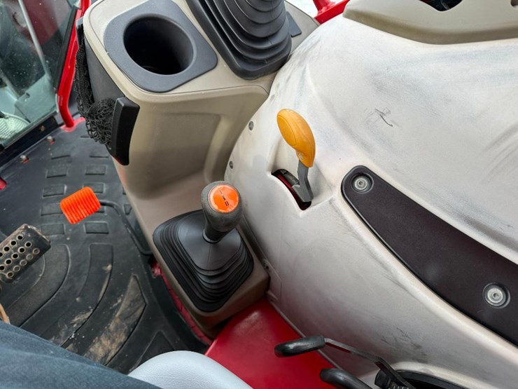 case-ih-farmall-140a-image-48