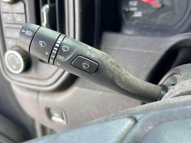 2023-chevrolet-silverado-1500-image-13