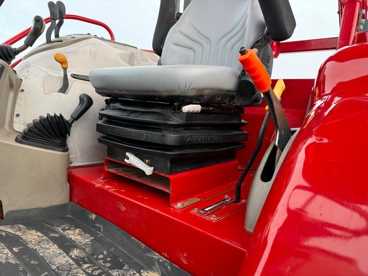 case-ih-farmall-140a-image-45