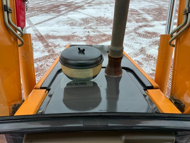 2011-case-570m-xt-image-71