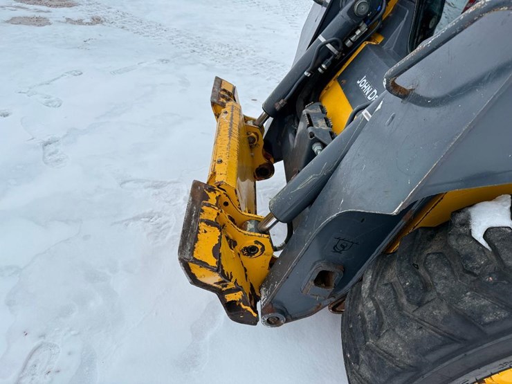 2018-deere-318g-image-11