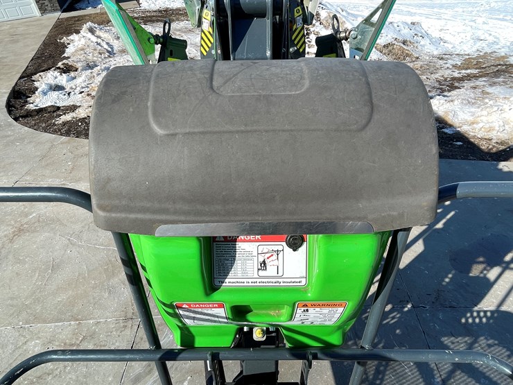 #103-•-2024-leguan-225-track-drive-articulating-boom-lift-image-15