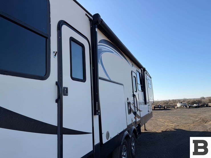 2018-keystone-sprinter-5th-wheel-trailer-image-27