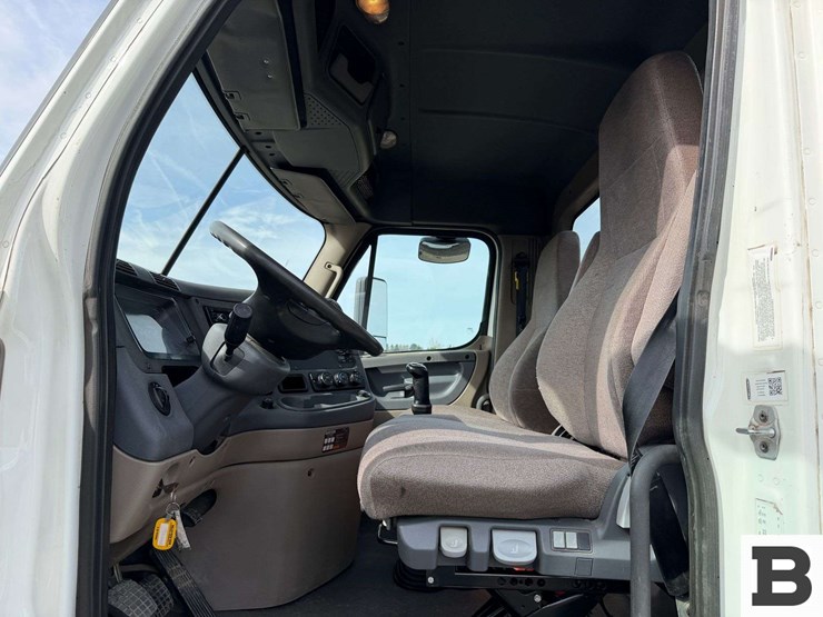 2017-freightliner-cascadia-125-image-57