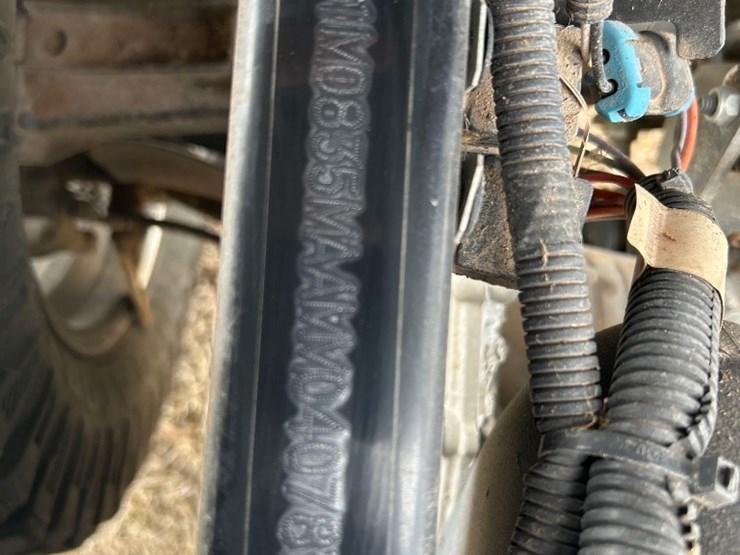 2021-john-deere-gator-image-61