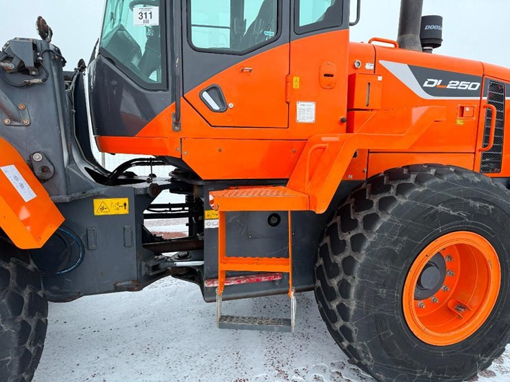 2018-doosan-dl250-5-image-15