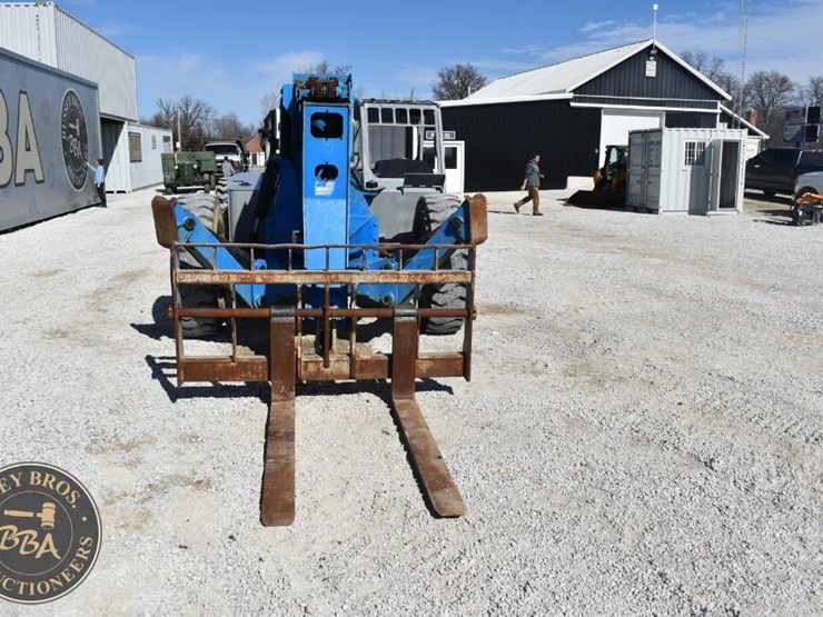 2007-genie-gth1056-image-12