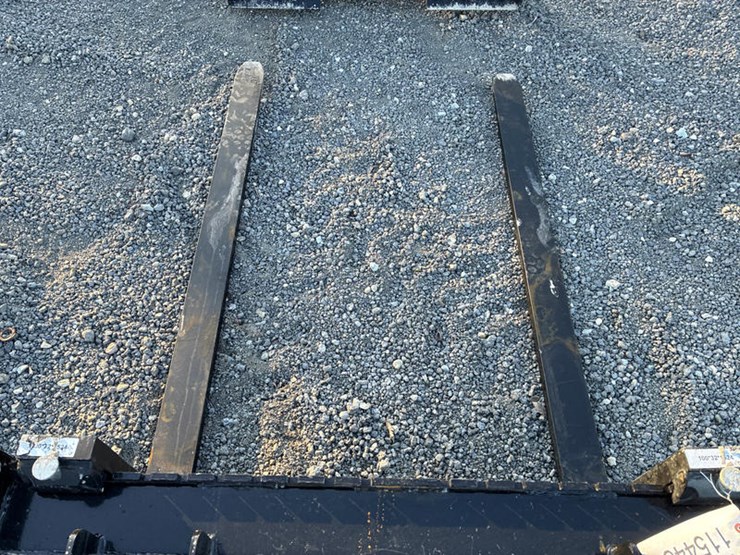 #115443-•-60"-skidsteer-mt-pallet-forks-image-7