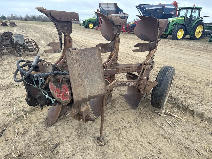 international-3-row-bottom-plow-image-2