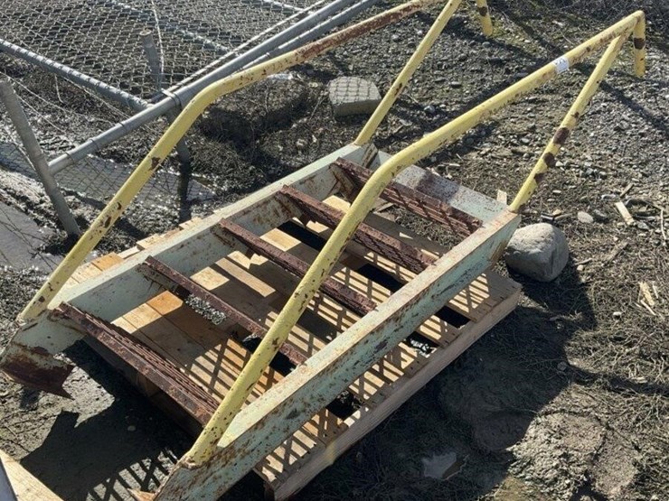 4.5'-portable-steel-staircase-image-1