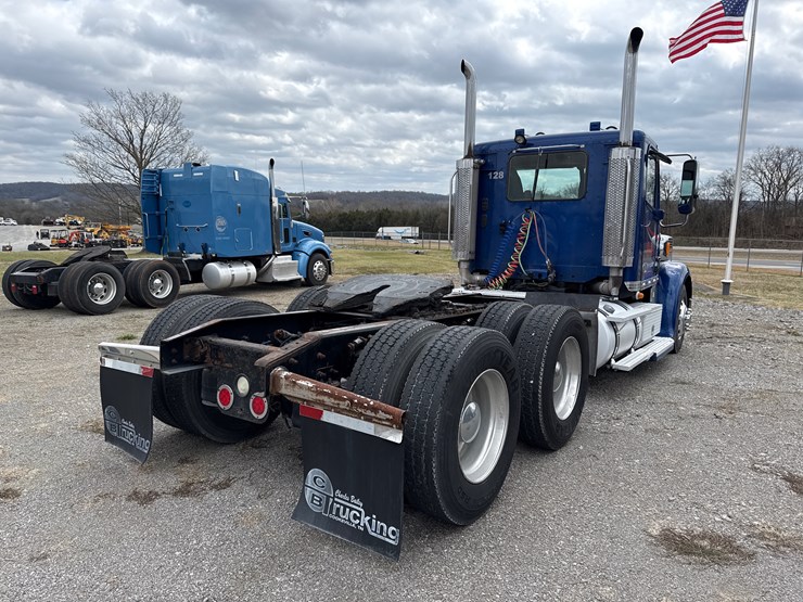 #30930-•-2012-freightliner-coronado-tandem-axle-truck-tract-image-3