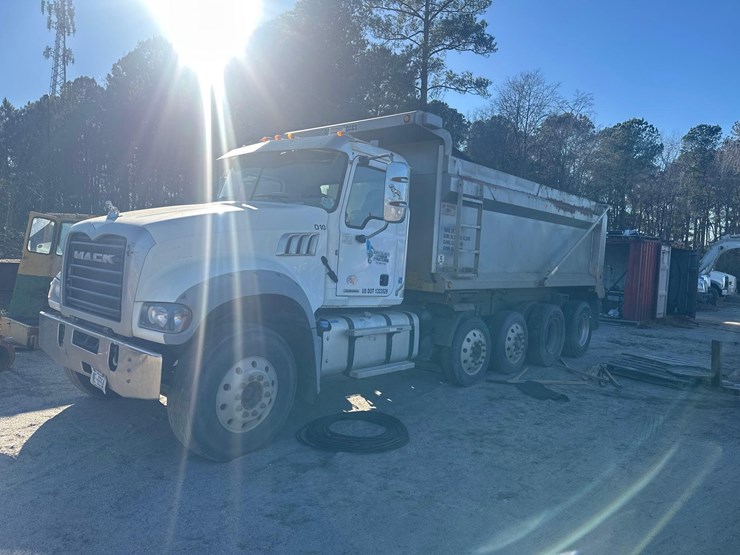 2019-mack-gr64f9-quad/a-dump-truck-image-4