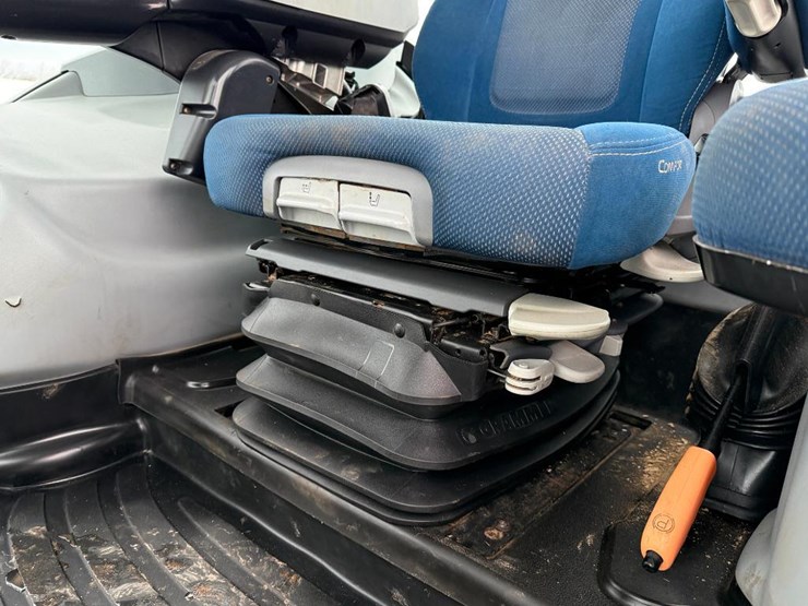 new-holland-t7.210-image-55