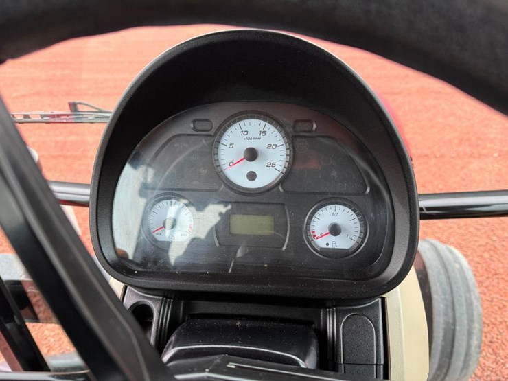 massey-ferguson-4707-image-56