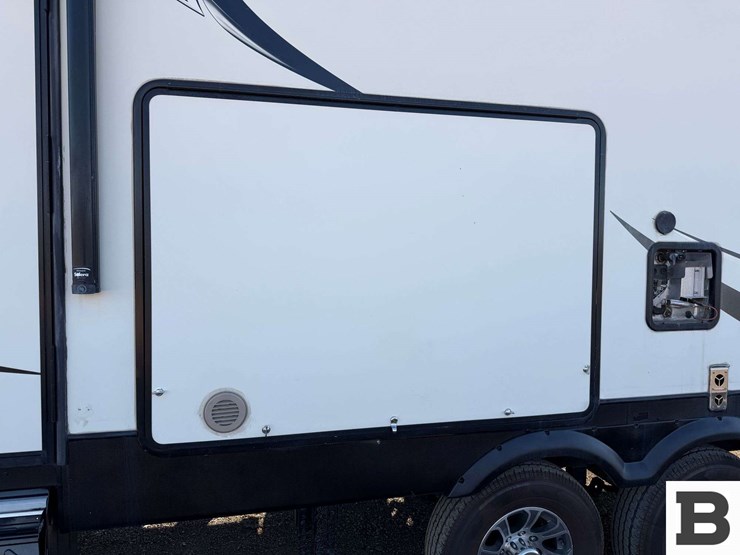 2018-keystone-sprinter-5th-wheel-trailer-image-29