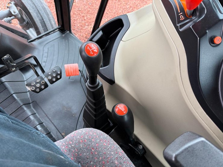 massey-ferguson-4707-image-61