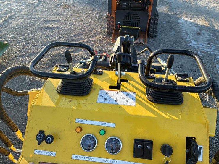 #115381-•-mini-skidsteer-ldr-image-10