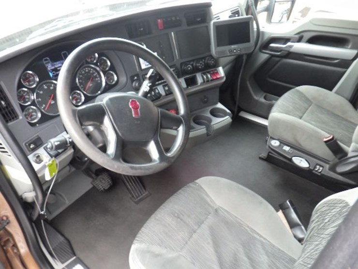 2022-kenworth-t680-image-18