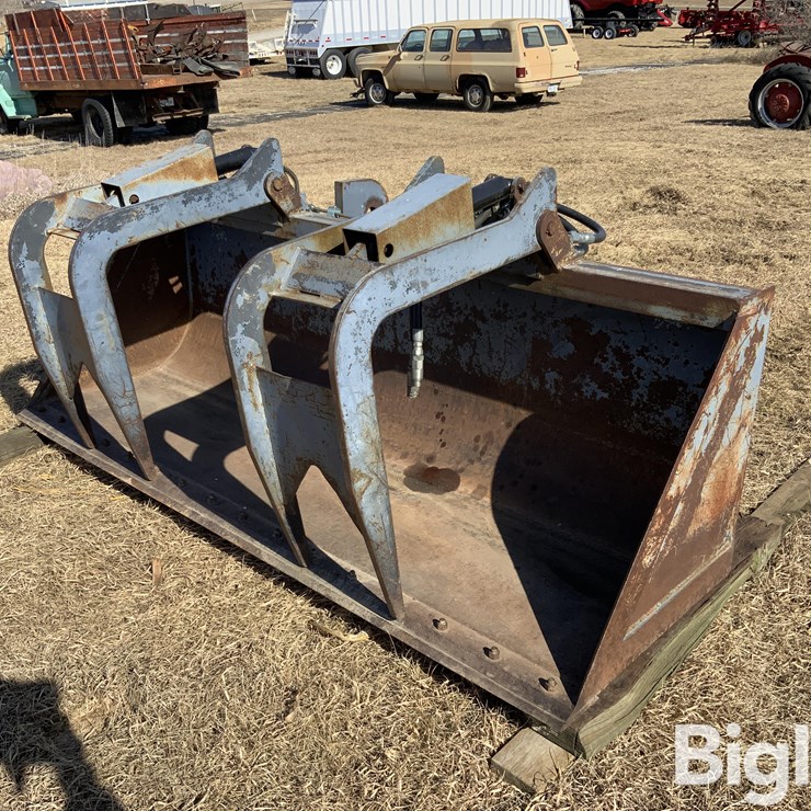 Arrow 3209615B144G Bucket W/Dual Grapples