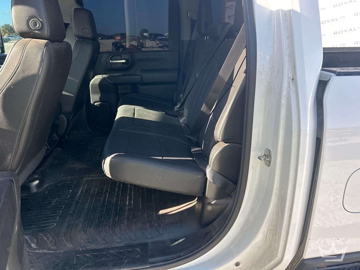 2022-chevrolet-silverado-2500-image-16