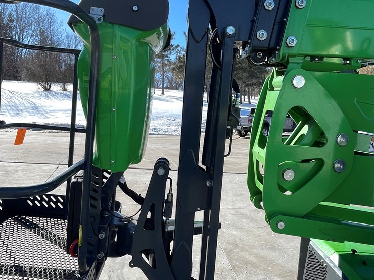 #103-•-2024-leguan-225-track-drive-articulating-boom-lift-image-16