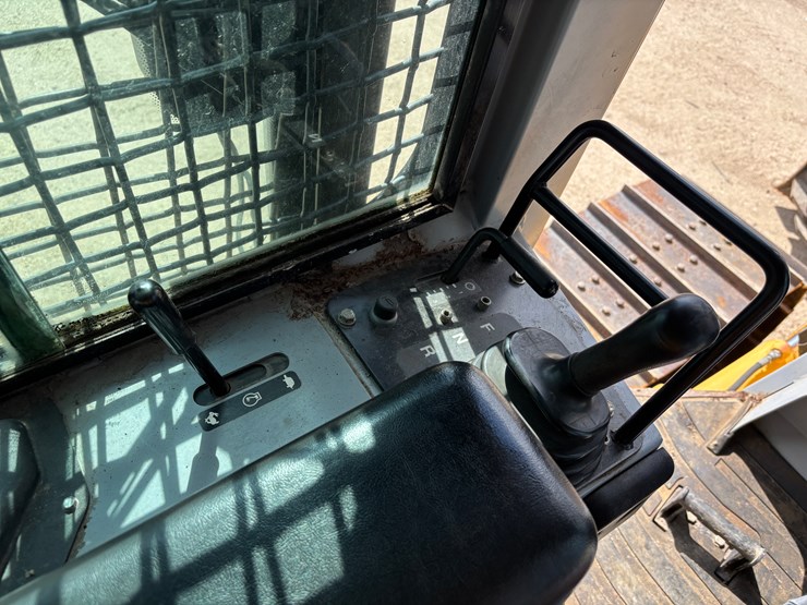 2001-deere-650h-lgp-image-18