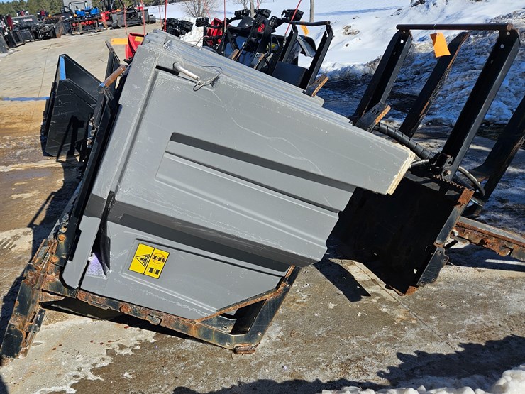 #172-•-boss-quick-cube-skid-steer-mount-salt-spreader-(1)-attachment-&-(4)-cubes-image-15