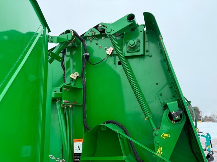 john-deere-566-image-30