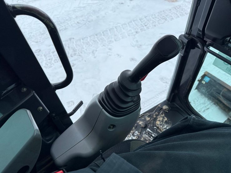 2018-deere-35g-image-57