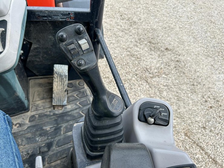 2021-kubota-r540-image-18