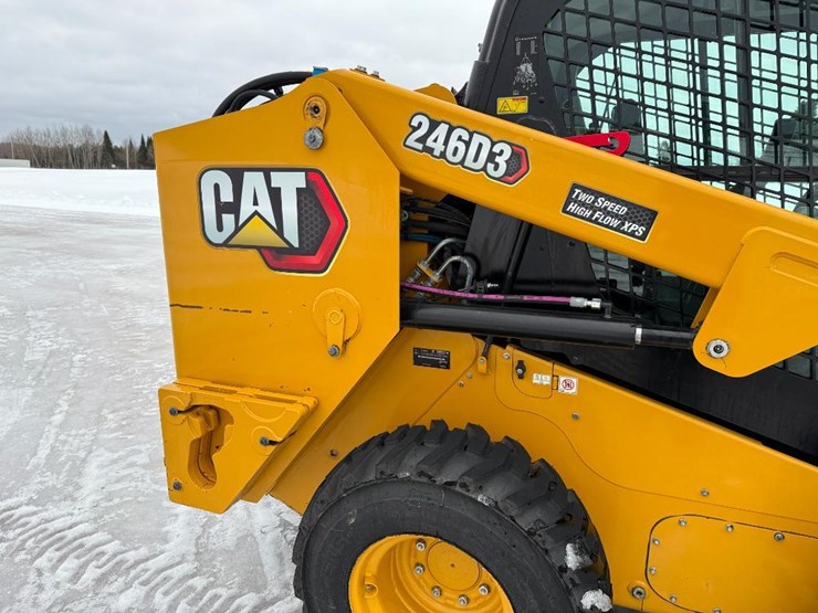 2022-caterpillar-246d3-image-19
