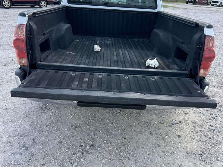 2015-toyota-tacoma-image-18